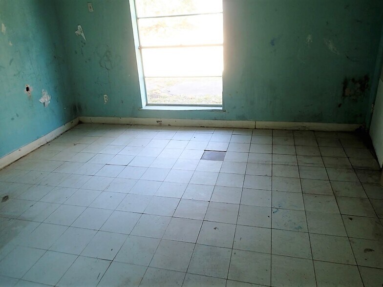 More Photos Of 1015 N Liberty St, El Campo Land For Sale