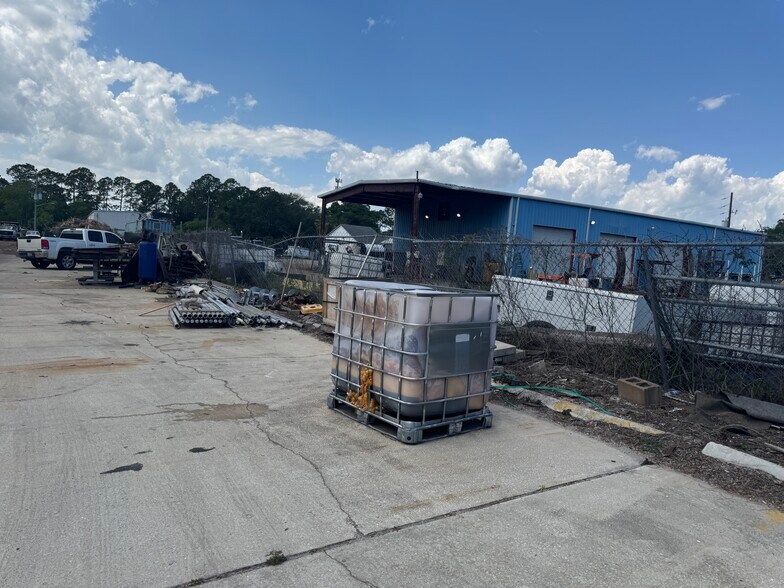 More Photos Of 205 Edgar St, Atlantic Beach Warehouse For Lease
