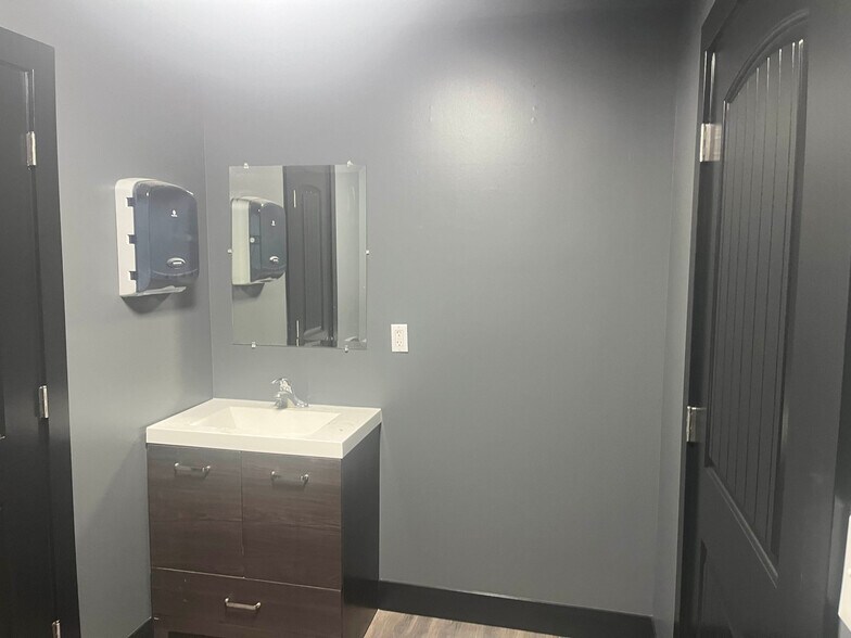 More Photos Of 2601 S Constitution Blvd, Salt Lake City Manufacturing For Lease