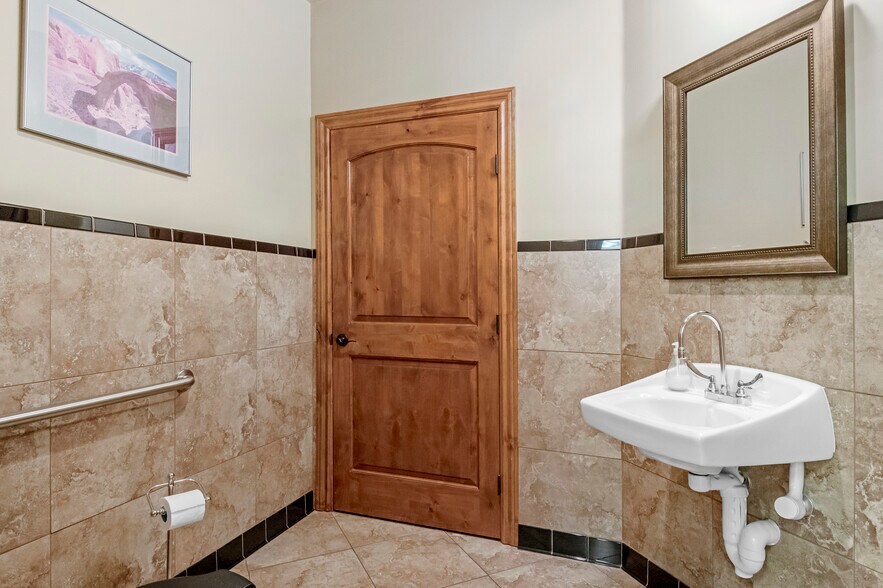 More Photos Of 809 W Riordan Rd, Flagstaff Office Residential For Lease