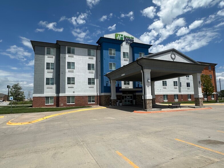 Primary Photo Of 4020 S Grand Ave, York Hospitality For Sale