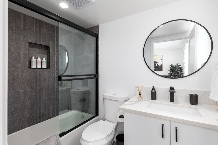 More Photos Of 1414 S Orange Dr, Los Angeles Apartments For Sale