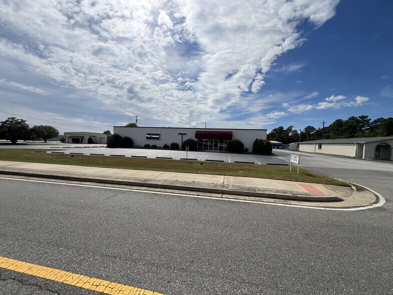 More Photos Of 949 Carl Vison Parkway, Centerville Light Distribution For Lease