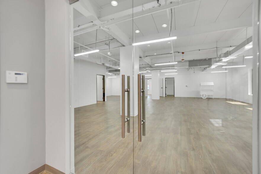 More Photos Of 730 Las Vegas Blvd, Las Vegas Office For Lease