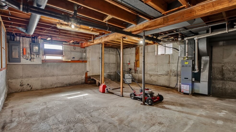 More Photos Of 113 S Main St, Greenwood Office For Sale
