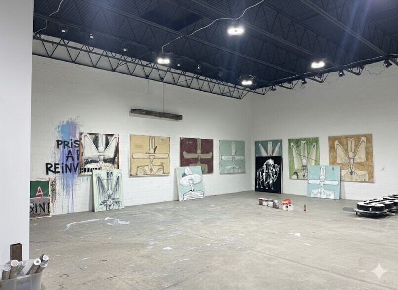 More Photos Of 217 Willow St, Nashville Showroom For Lease