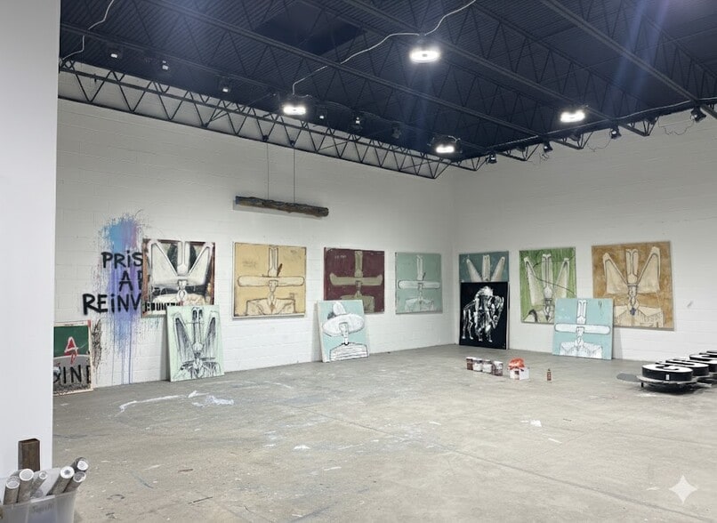 More Photos Of 217 Willow St, Nashville Showroom For Sale