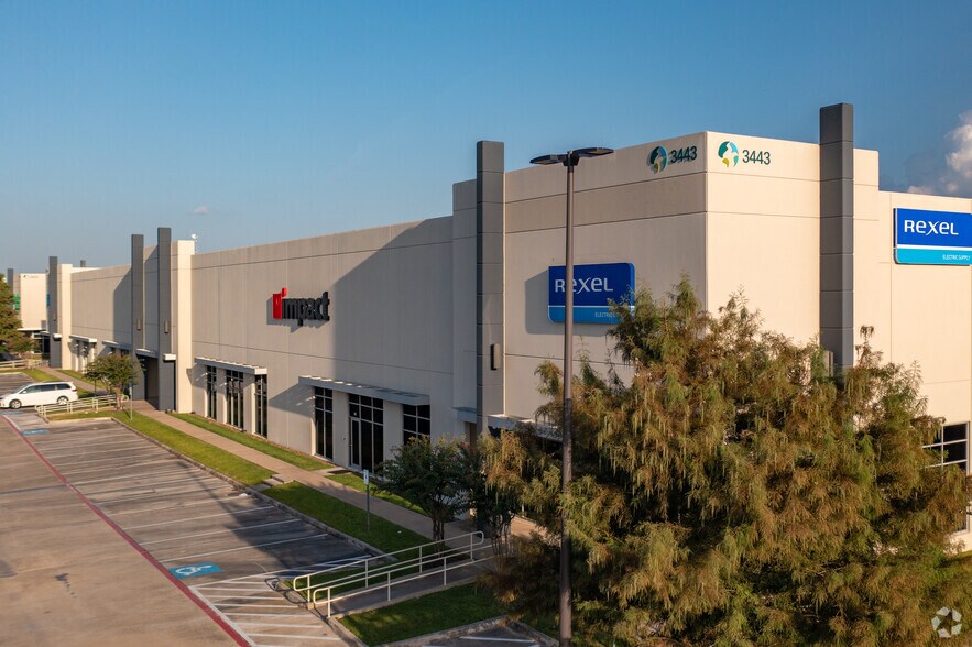 More Photos Of 3423 N Sam Houston Pky W, Houston Unknown For Lease