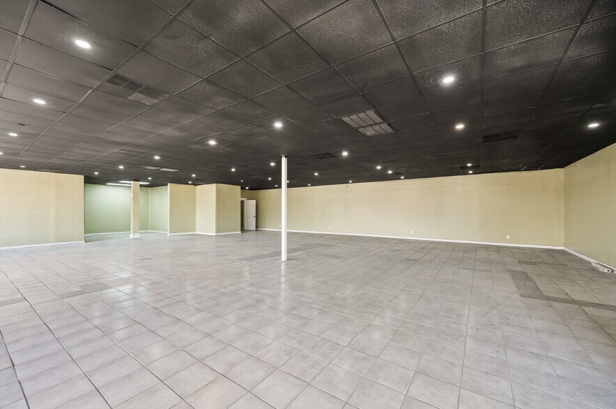 More Photos Of 1710 Highway 6, Houston Storefront For Lease