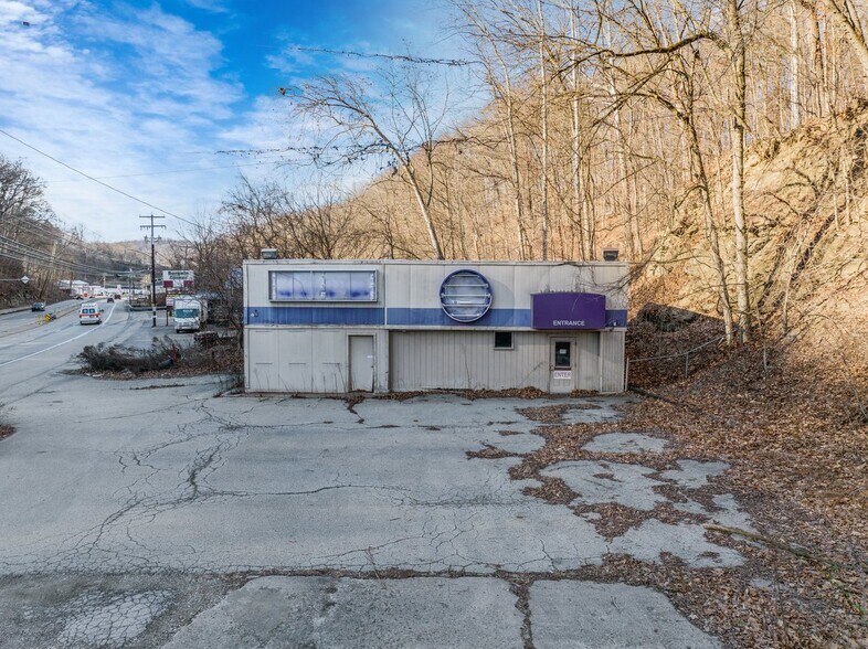 More Photos Of 953 Hayden Blvd, Elizabeth Freestanding For Sale