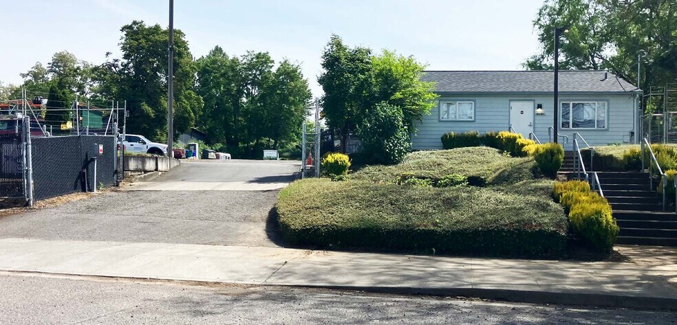 More Photos Of 10930 NE Marx St, Portland Flex For Sale