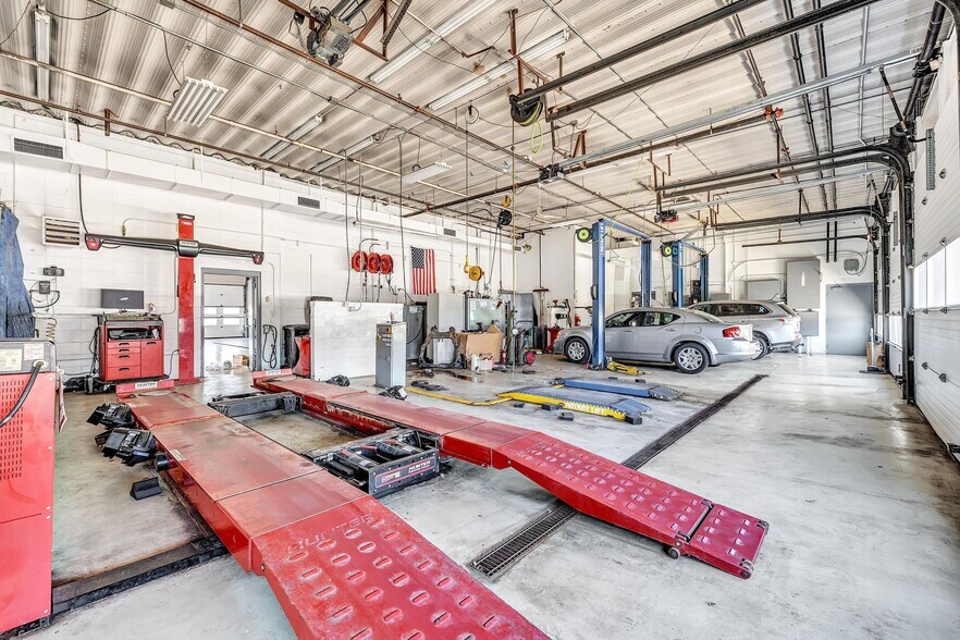 More Photos Of 1988 E Mason St, Green Bay Auto Dealership For Sale