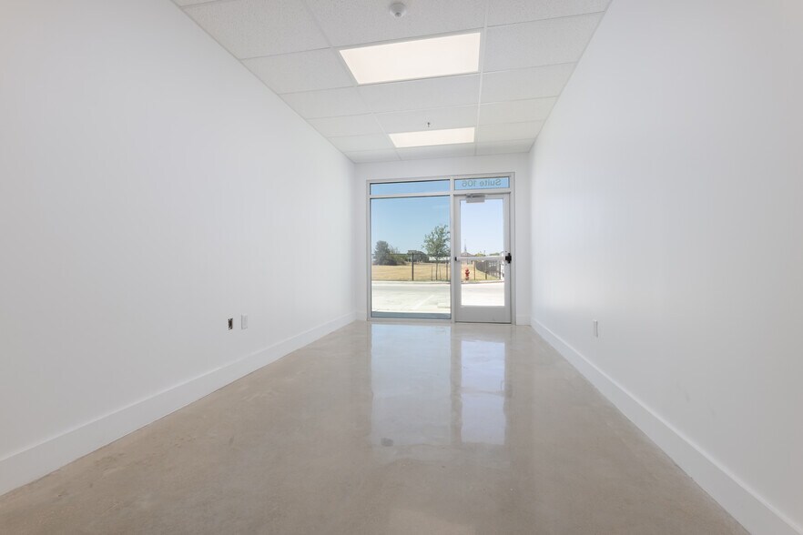 More Photos Of 3414 W Loop 1604 S, San Antonio Self Storage For Lease