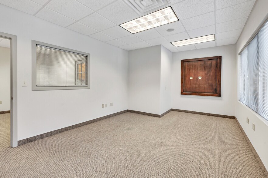 More Photos Of 1449 Old Waterbury Rd, Southbury Office For Sale