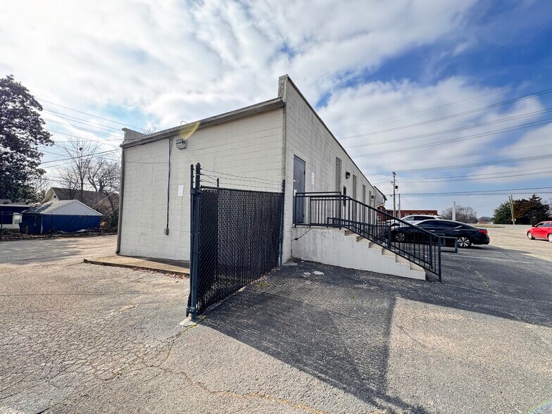 More Photos Of 2137-2141 Dixie Hwy, Louisville Office For Sale