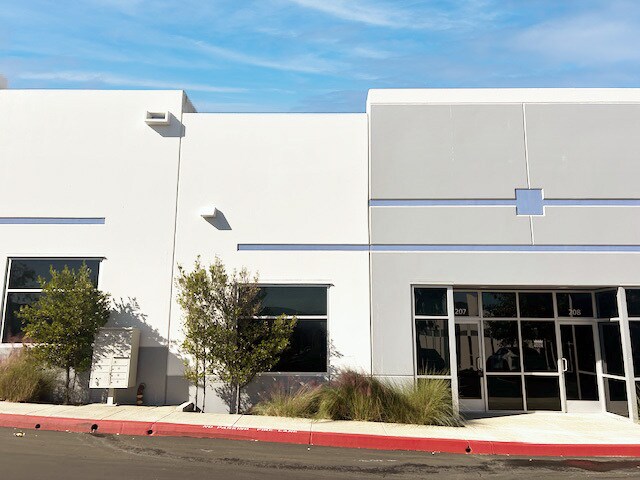 More Photos Of 28910 Avenue Penn, Valencia Distribution For Lease