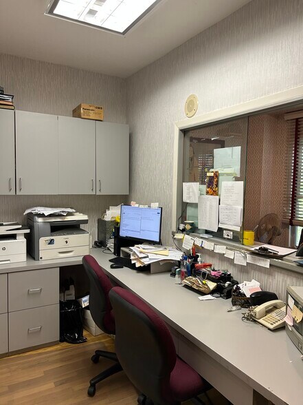 More Photos Of 14653 Delaware Ave, Flushing Medical For Lease
