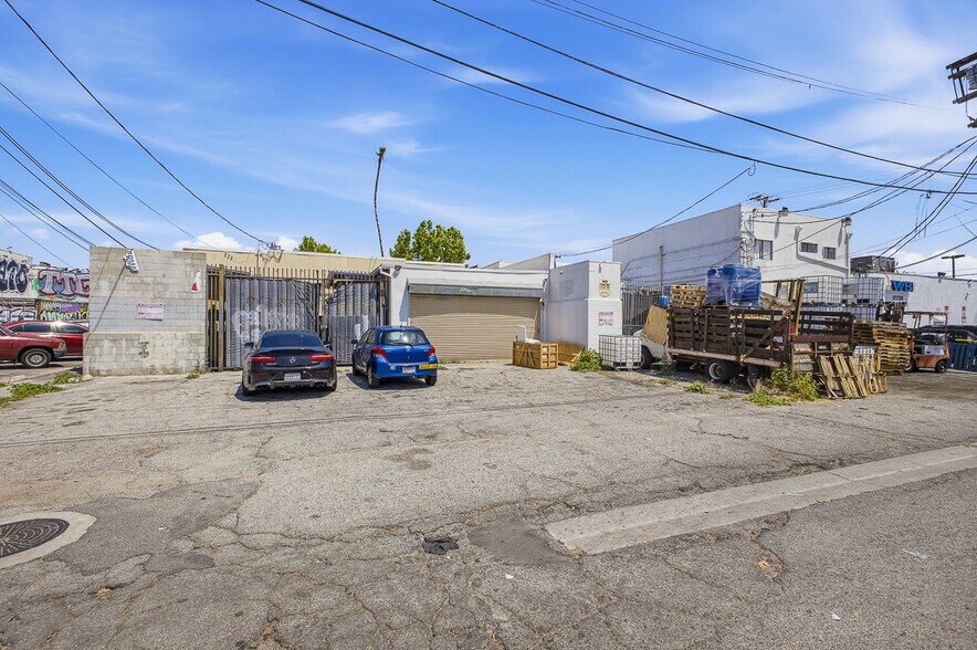More Photos Of , Reseda General Retail For Sale