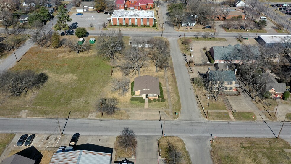 More Photos Of 500 W Nash St, Terrell Medical For Sale