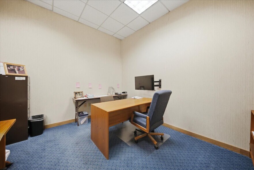 More Photos Of 700 University Ave, Sacramento Office For Lease