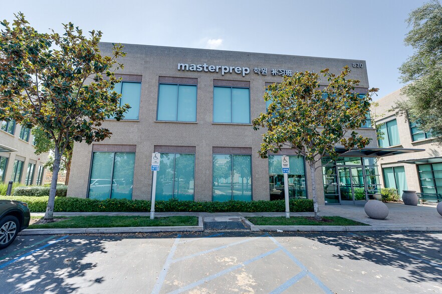 More Photos Of 830 Roosevelt Ave, Irvine Office For Sale