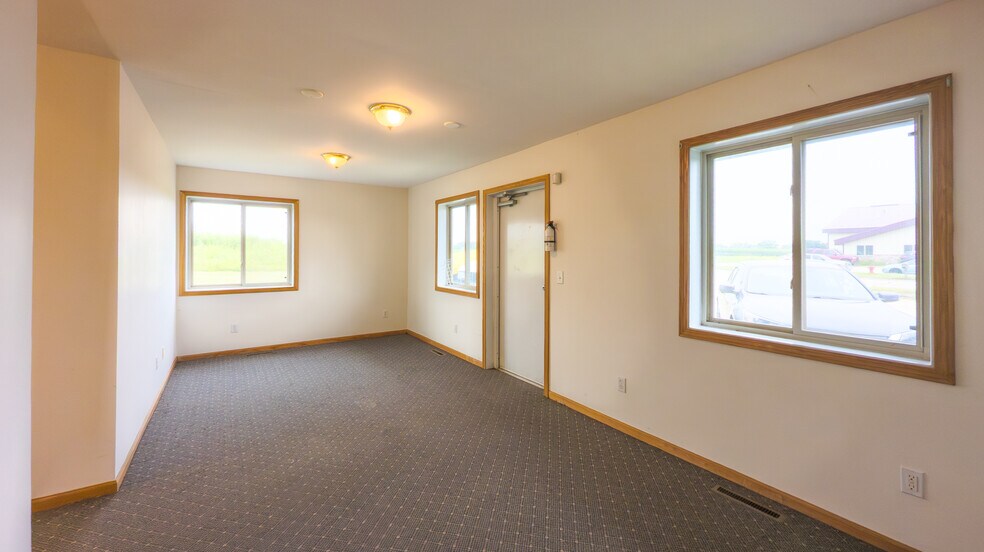 More Photos Of 438 S Main St, Dover Warehouse For Lease