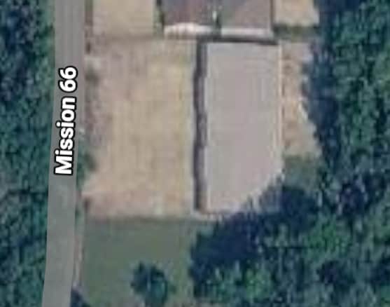 More Photos Of 1911 Mission 66, Vicksburg Medical For Lease