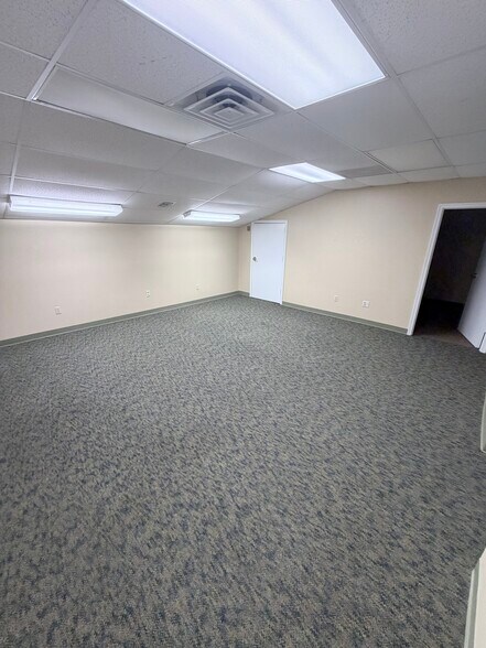 More Photos Of 900 SE Ocean Blvd, Stuart Office For Sale
