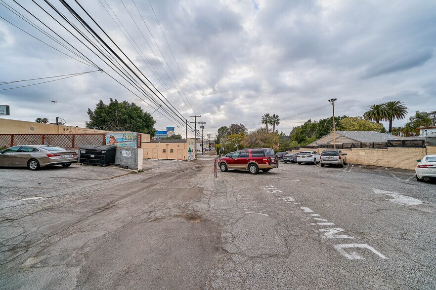 More Photos Of 10627 W Pico Blvd, Los Angeles Freestanding For Lease