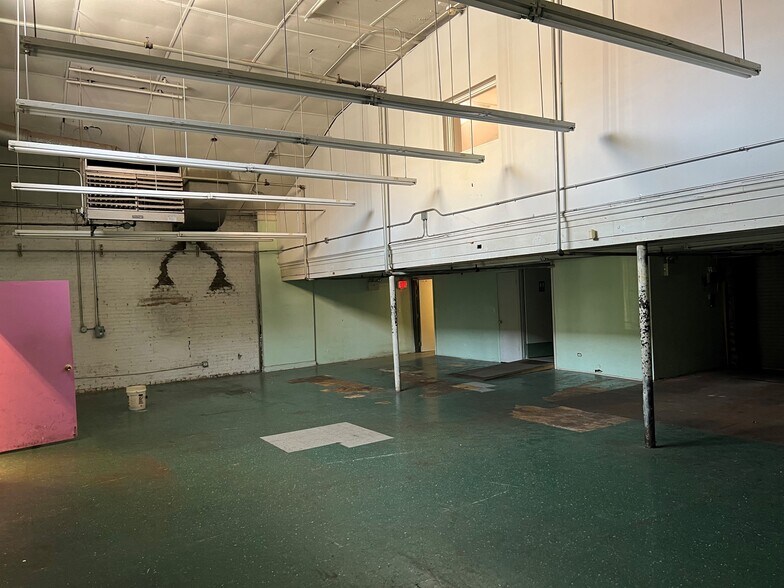 More Photos Of 3044 N Lincoln Ave, Chicago Storefront For Lease