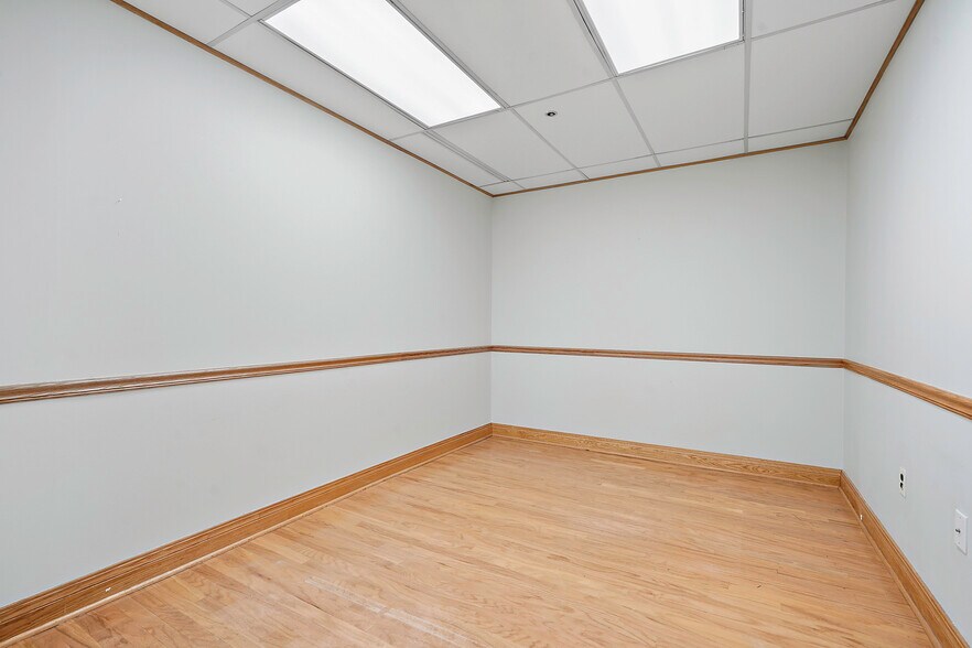 More Photos Of 131 Elden St, Herndon Medical For Lease
