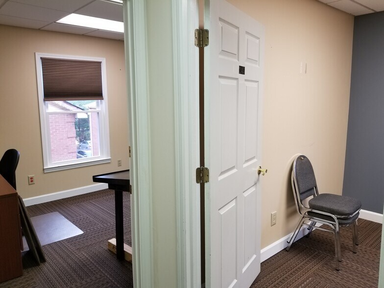 More Photos Of 2440 Sandy Plains Rd, Marietta Medical For Lease