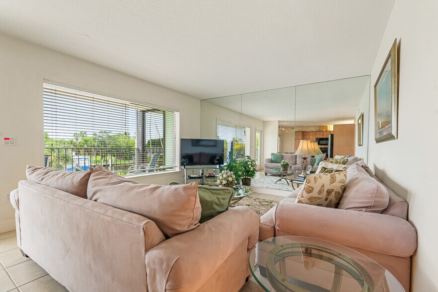 More Photos Of 23 Royal Palm Pointe, Vero Beach Restaurant For Sale