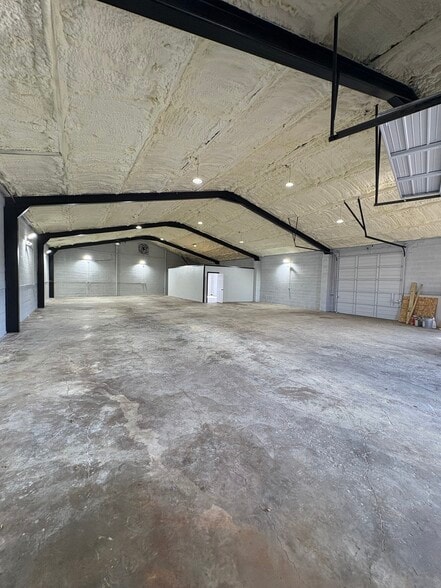 More Photos Of 6251 Griggs Rd, Houston Warehouse For Sale