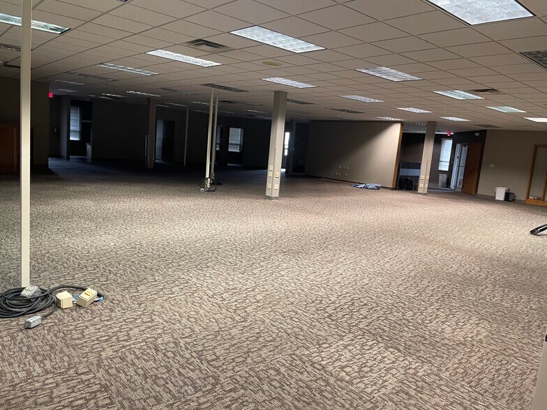 More Photos Of 600 S Cliff Ave, Sioux Falls Office For Sale