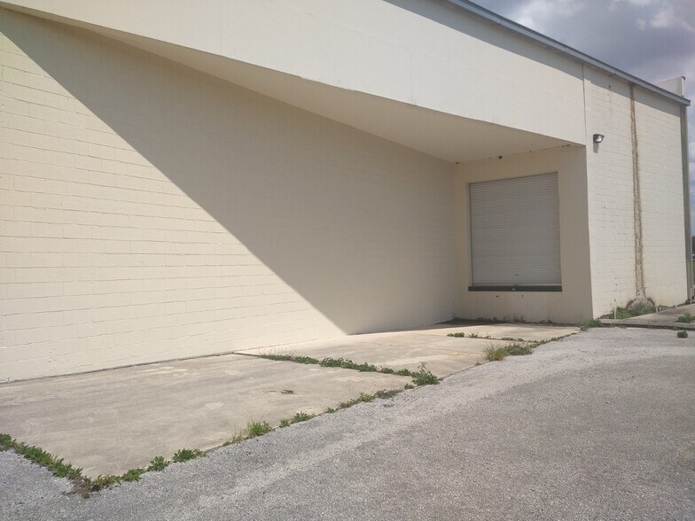 More Photos Of 1750 Longleaf Blvd, Lake Wales Light Distribution For Sale