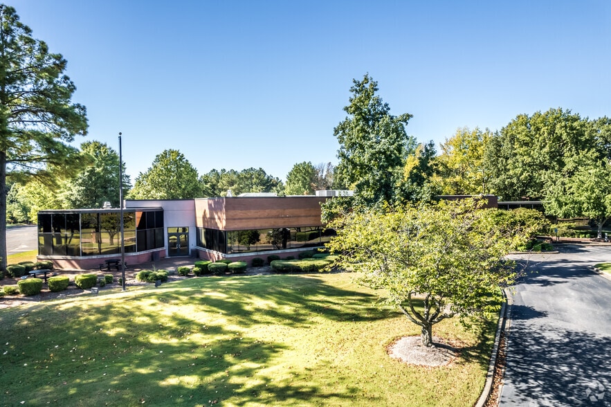 More Photos Of 7275 Goodlett Farms Pky, Cordova Light Distribution For Lease