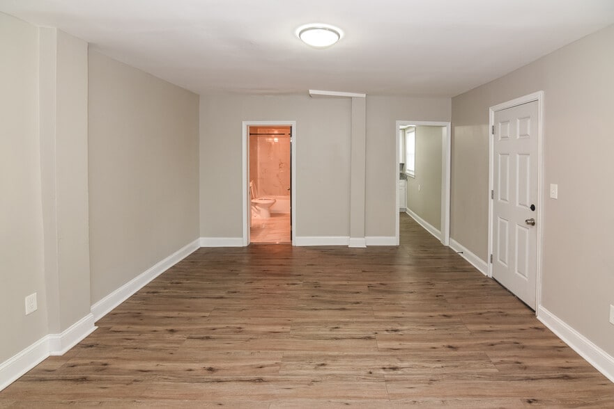 More Photos Of 15 Sollers Point Rd, Dundalk Multifamily For Sale
