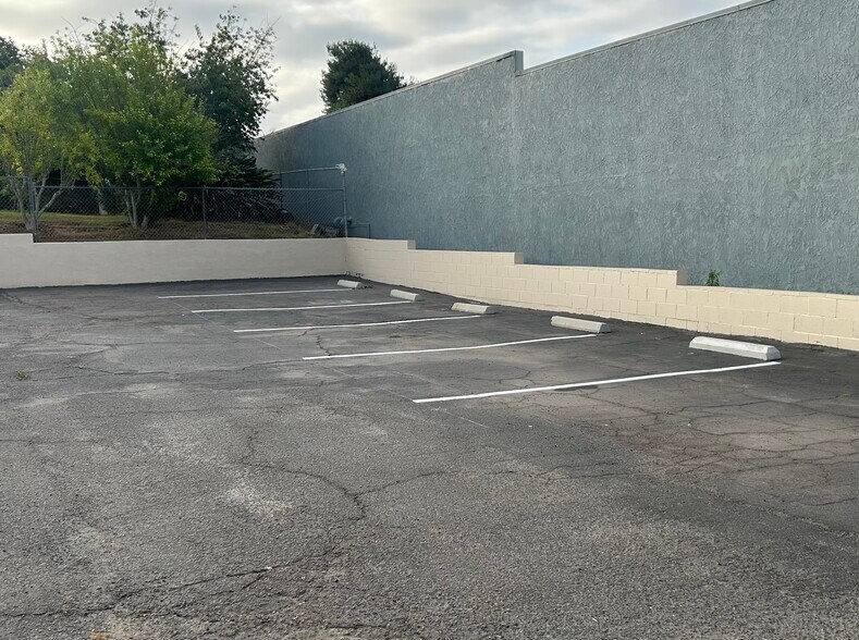 More Photos Of 626 Civic Center Dr, Vista Medical For Lease