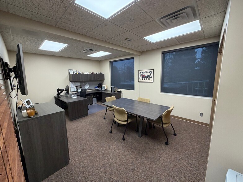 More Photos Of 3333 Landmark Cir, Lincoln Office For Lease