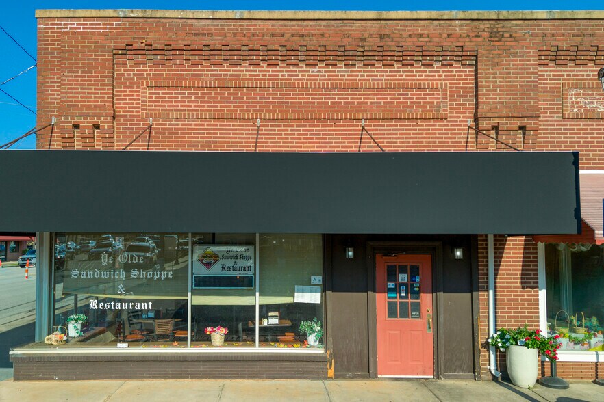 More Photos Of 124 N Townville St, Seneca Storefront For Sale