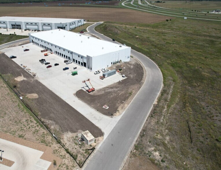 More Photos Of 2605 Dewitt St, Lockhart Distribution For Sale