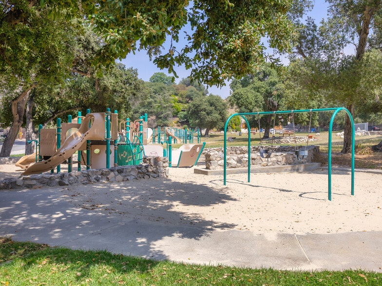 More Photos Of 7580 McGroarty Ter, Tujunga Apartments For Sale