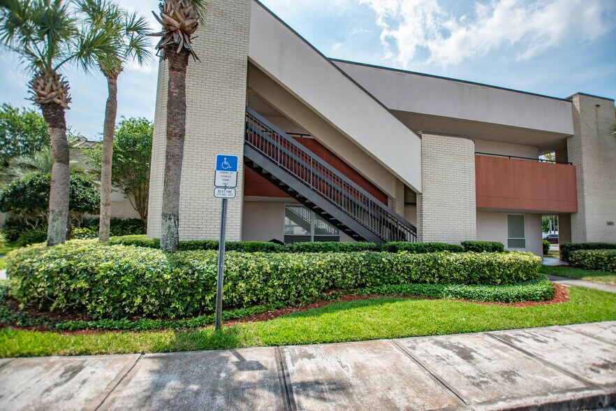 More Photos Of 1403 Medical Plaza Dr, Sanford Medical For Sale