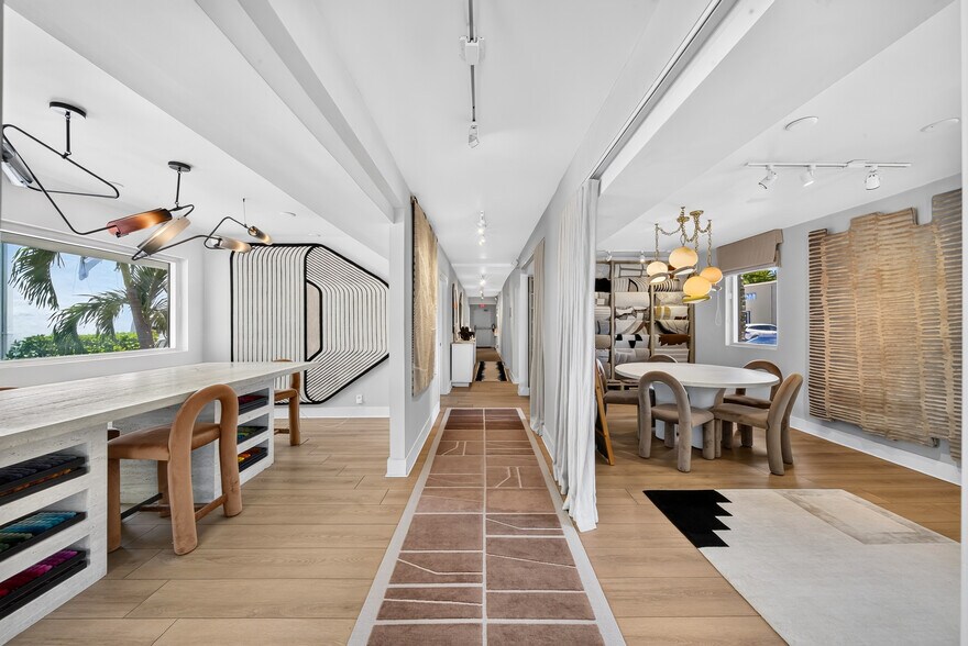 More Photos Of 286 NE 39th St, Miami General Retail For Lease