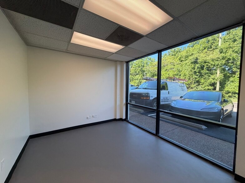 More Photos Of 4825 Trousdale Dr, Nashville Storefront For Lease