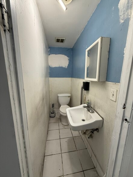 More Photos Of 5197 Alhambra Ave, Los Angeles General Retail For Lease