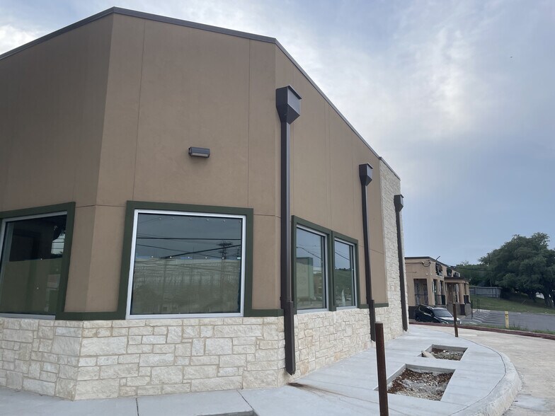 More Photos Of 5203 Fredericksburg Rd, San Antonio Restaurant For Lease