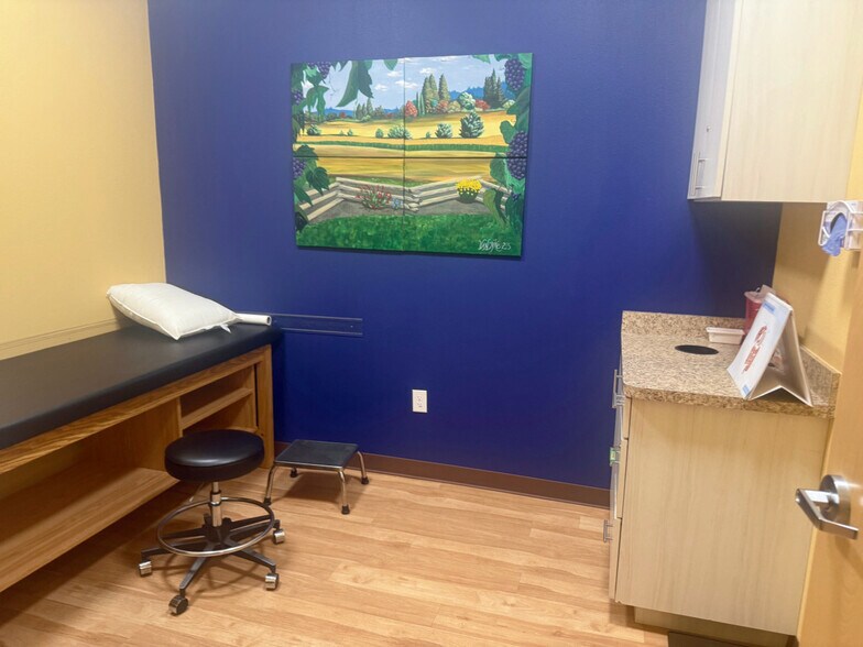 More Photos Of 1900 Matlock Rd, Mansfield Medical For Sale