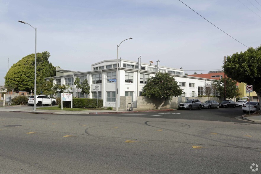 More Photos Of 2100 Abbot Kinney Blvd, Venice Office For Lease